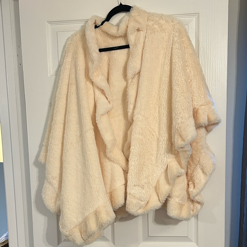 Versona Women's Faux Fur Wrap